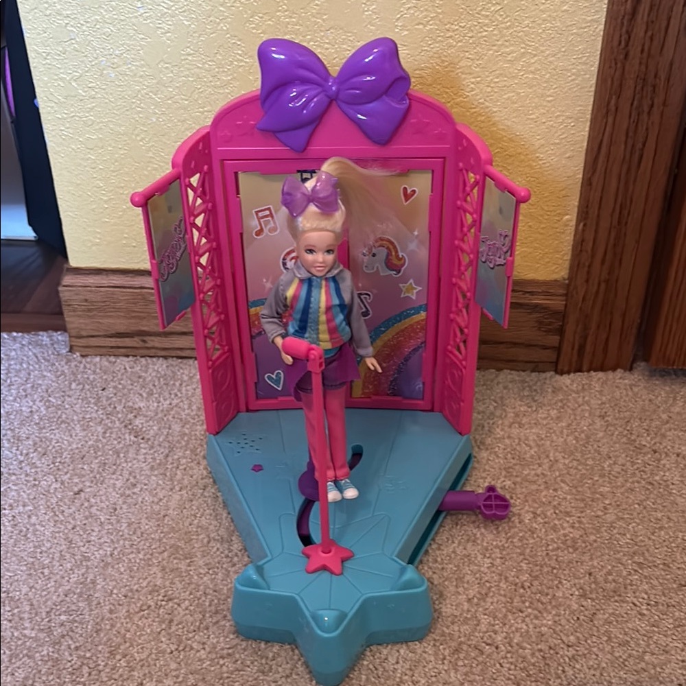 Jojo Siwa Musical on Tour Closet